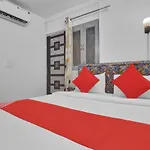 OYO Flagship 82881 Comodo Inn
