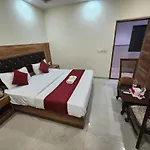 Airport Hotel Ivy With Free Airport Transfr
