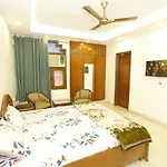 Badal\'S Nest I Near Aiims I Near Safadarganj I South Delhi I Couple Friendly I Homestay