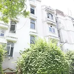 Badal\'S Nest I Near Aiims I Near Safadarganj I South Delhi I Couple Friendly I Homestay