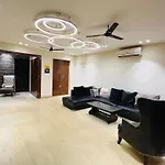 Room In Airb&B New Delhi - Divine Inn Service Apartments