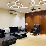 Room In Airb&B New Delhi - Divine Inn Service Apartments