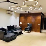 Room In Airb&B New Delhi - Divine Inn Service Apartments