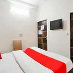 Oyo Flagship 69520 Amazing Stays Near M2K Cinemas Rohini