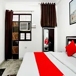 Oyo Flagship 69520 Amazing Stays Near M2K Cinemas Rohini