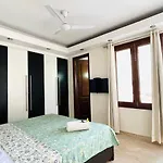 Bluo 3Bhk Safdarjung Enclave, Terrace Garden, Lift