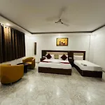 Hotel De Clark Residency Delhi Airport