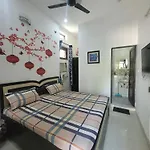 Sleek City Retreat With Kitchen L Near Airport