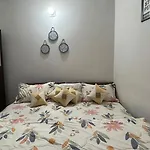The Comfort Corner Inn- Room & Kitchen - Couple Friendly - 7-8 Km Drive From Airport