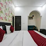Hotel Costaa La Cage Near Delhi Airport By Gross Group