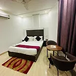 Hotel S R Plazaa