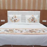 Hotel Gross Luxury Near Delji Airport