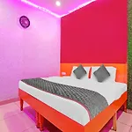 Hotel O Small Town