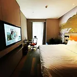 De Heaven Wood Suites Near Igi Airport