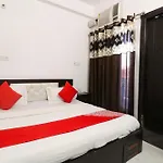 Hotel O Silver Palace Near Dwarka Sector 9 Metro Station
