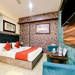 Hotel Palm Spring Plaza