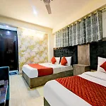 Hotel Palm Spring Plaza