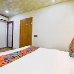 Fabhotel Jeet Stays - Near Dilshad Garden Metro Station