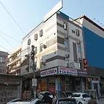 Oyo 4882 Hotel Golden Park