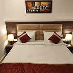 Red Crown Hotel