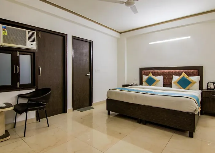 Hotel The Ocean Near Igi Airport