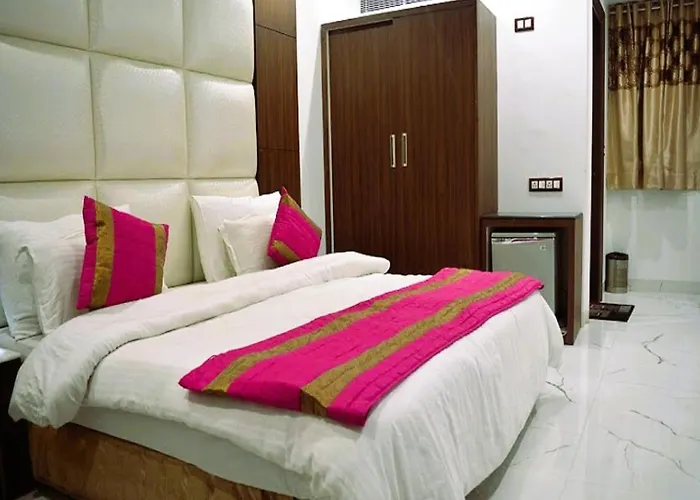 Hotel Red Snapper Suite Near Dashrathpuri Metro Station - By Ap Singh Hotels