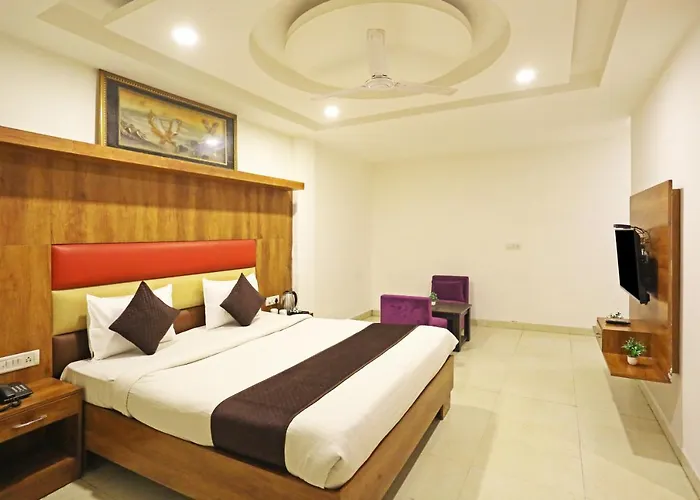 Hotel Sm Suits Near Delhi Airport-Unit By Grand Urban Luxury