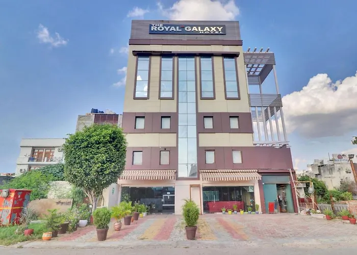 Oyo Townhouse 604 The Royal Galaxy