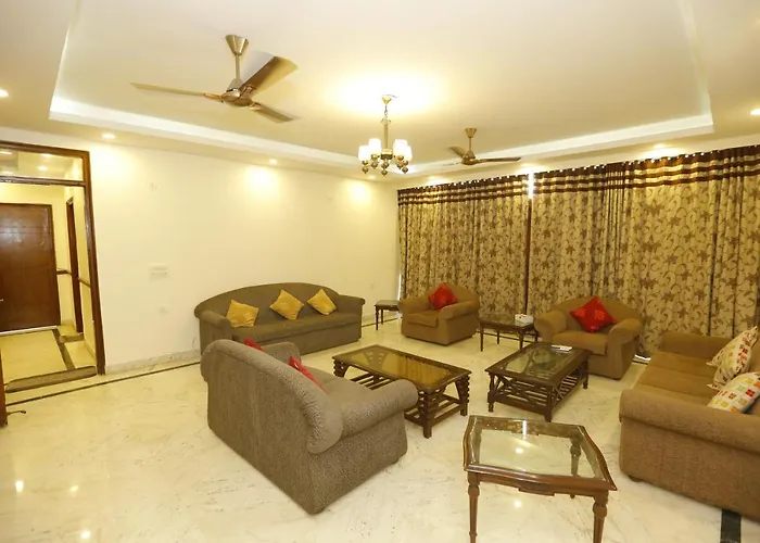 Badal\'S Nest I Near Aiims I Near Safadarganj I South Delhi I Couple Friendly I Homestay