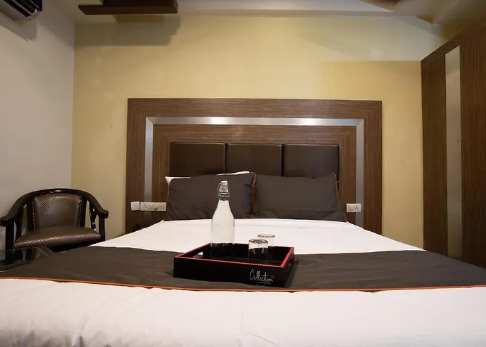 Collection O J K Hotel Near M2K Cinemas Rohini