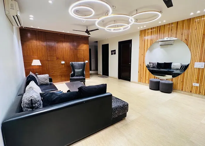 Room In Airb&B New Delhi - Divine Inn Service Apartments