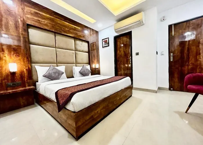 Hotel Cosmo - Karol Bagh