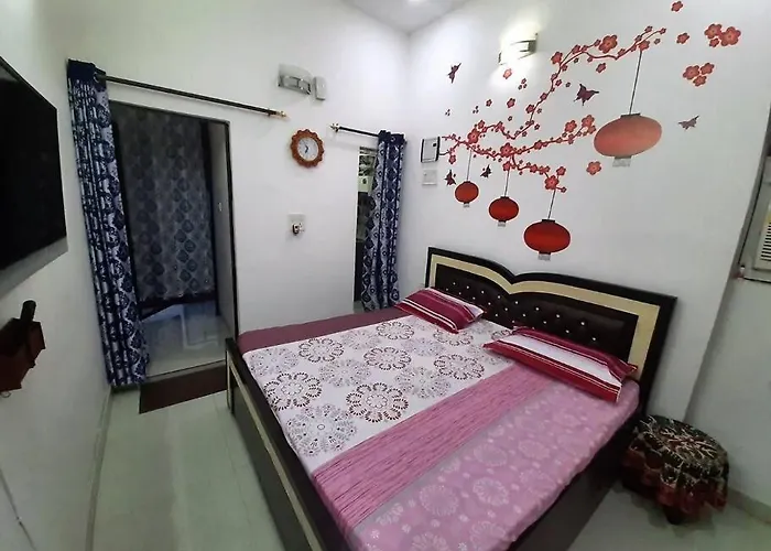 Sleek City Retreat With Kitchen L Near Airport