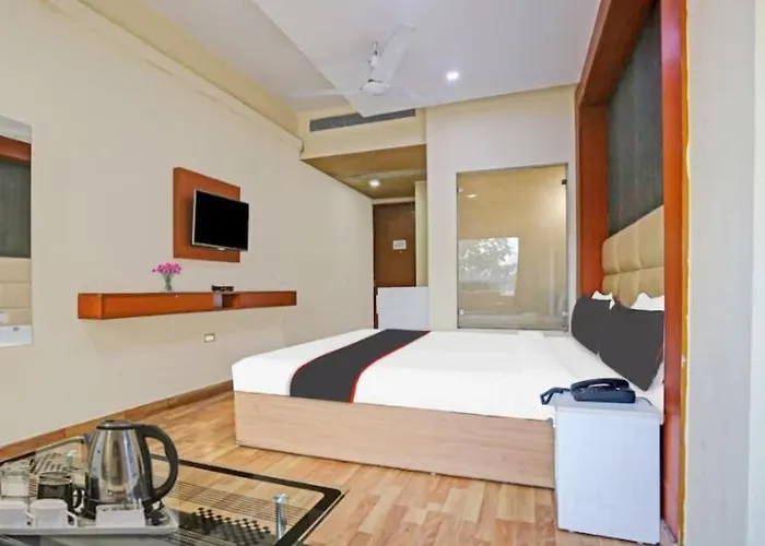 Hotel Bella In Prime Near Delhi International Airport