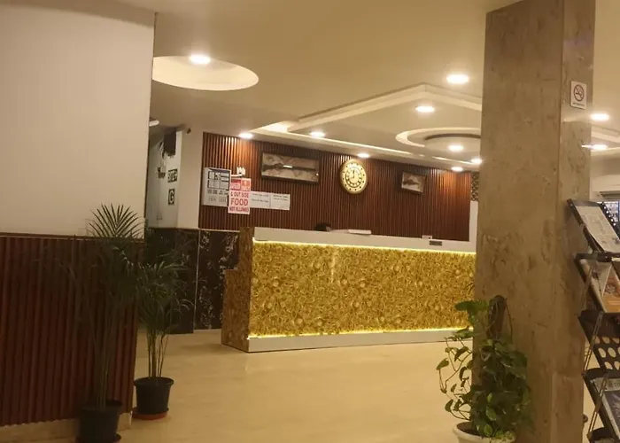 Empire Hotel Empire Suites Near Igi Airport