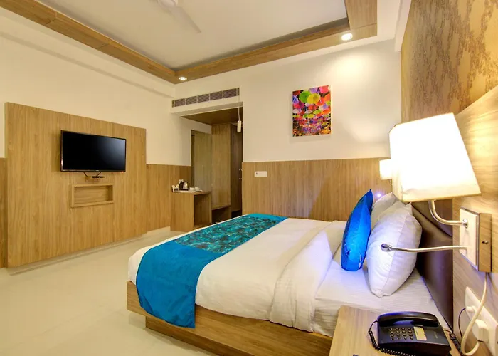 Hotel Elevate Inn - With Complimentary Pickup Or Drop Near Delhi Airport