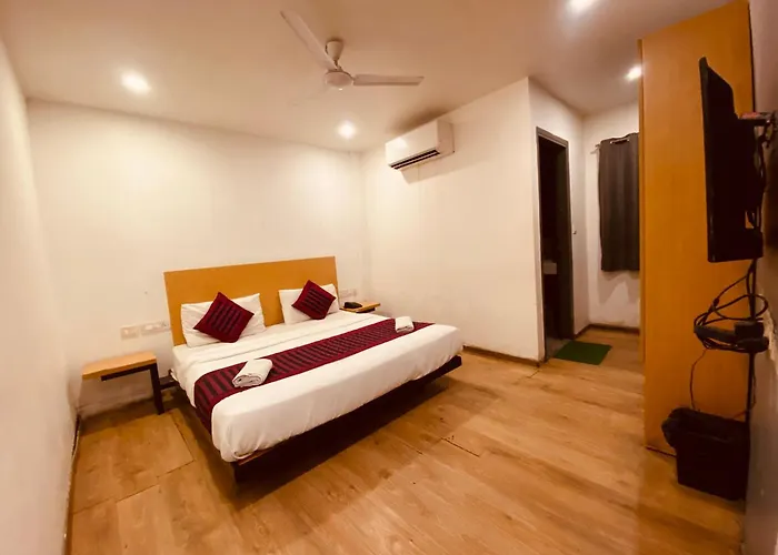 Hotel White Saffron Pitampura Near Kohat Enclave Metro Station