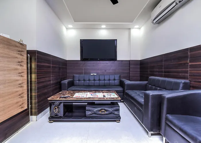 Hotel Aerostar Gold - Opposite Max Healthcare