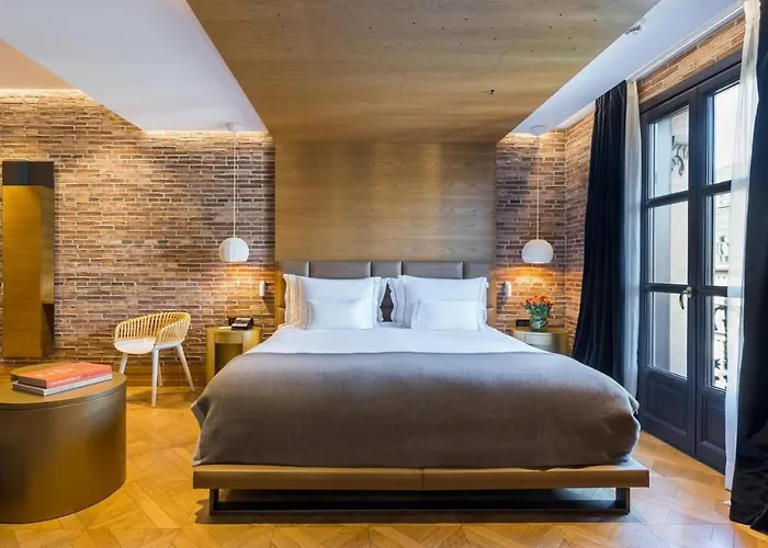 El De Empire Suite Near Delhi Airport