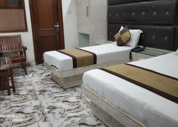 Adb Rooms Hotel Crystal Deluxe