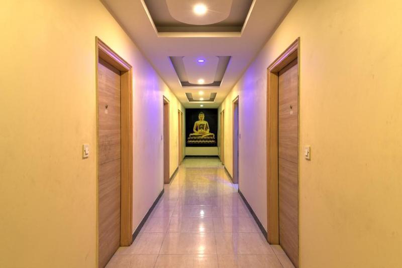 Wti Airport Grand Delhi 3*