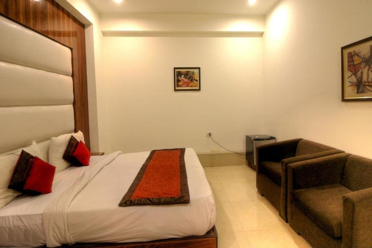 Hotel The Impress Near Delhi Airport Nova Deli
