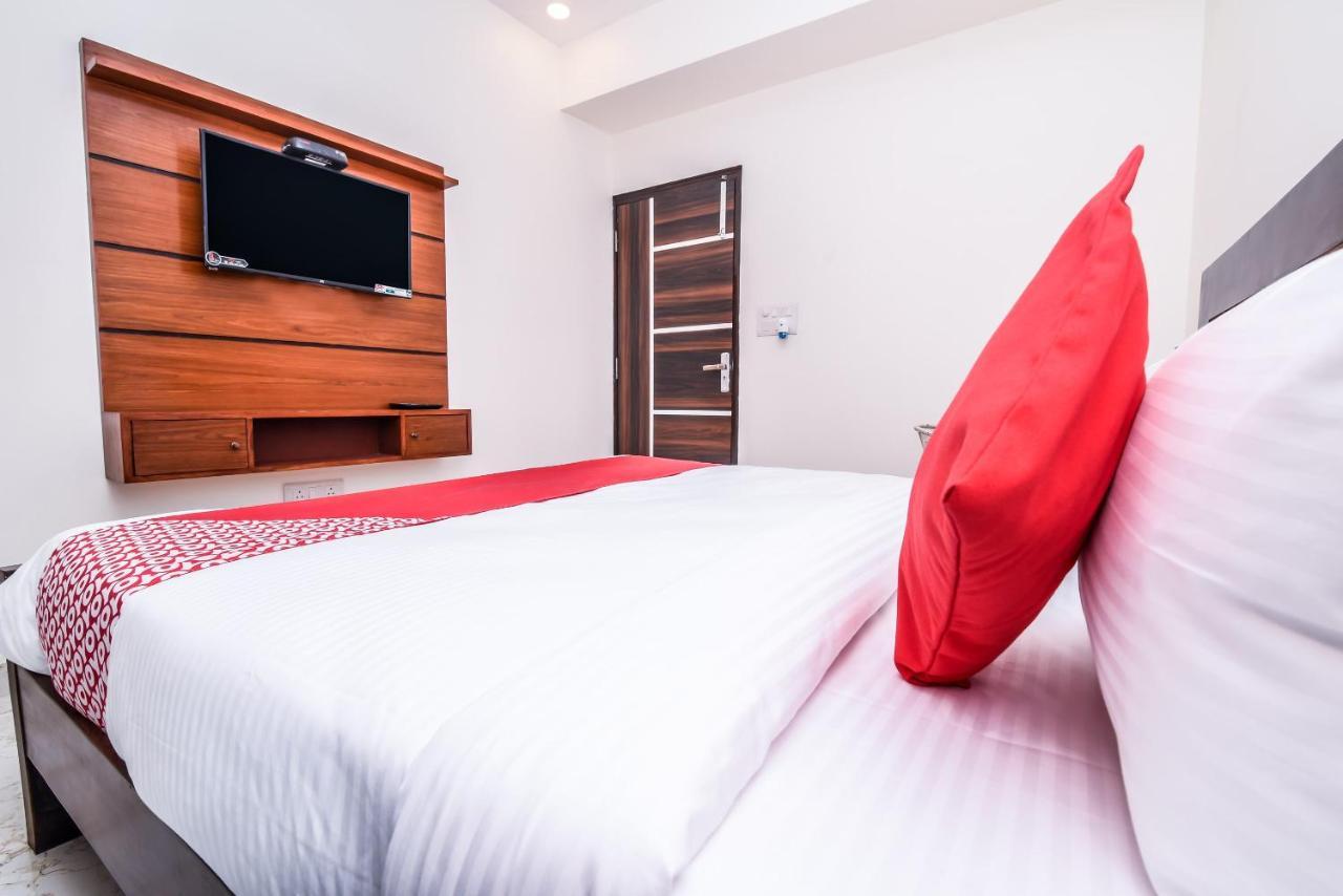 Oyo 14896 Galaxy Hotel