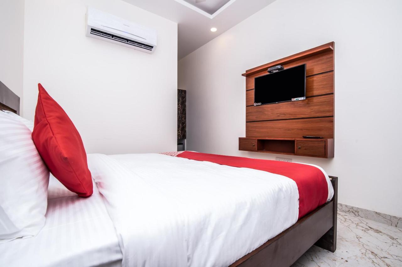 Oyo 14896 Galaxy Hotel 3*