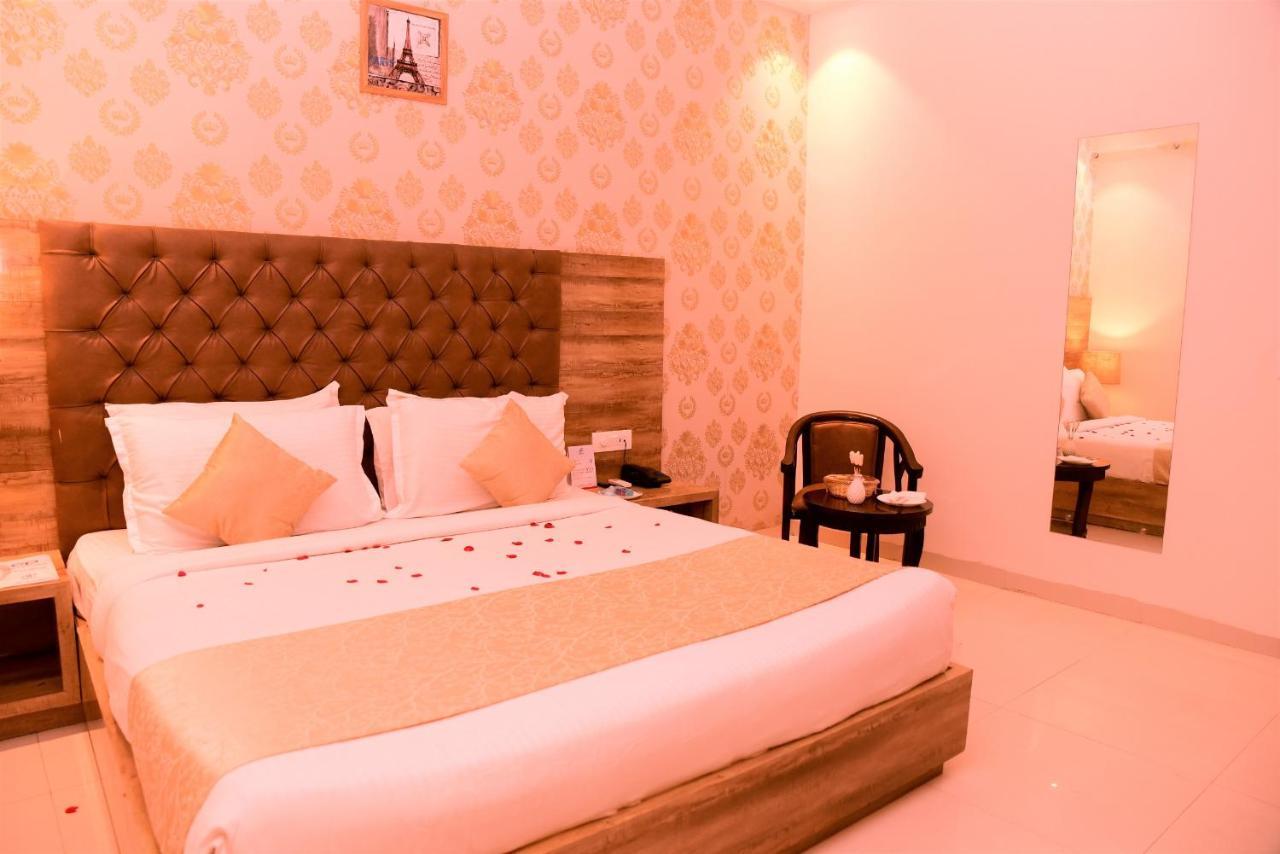 Hotel Whitepod Luxury Aerocity Delhi Airport 4*