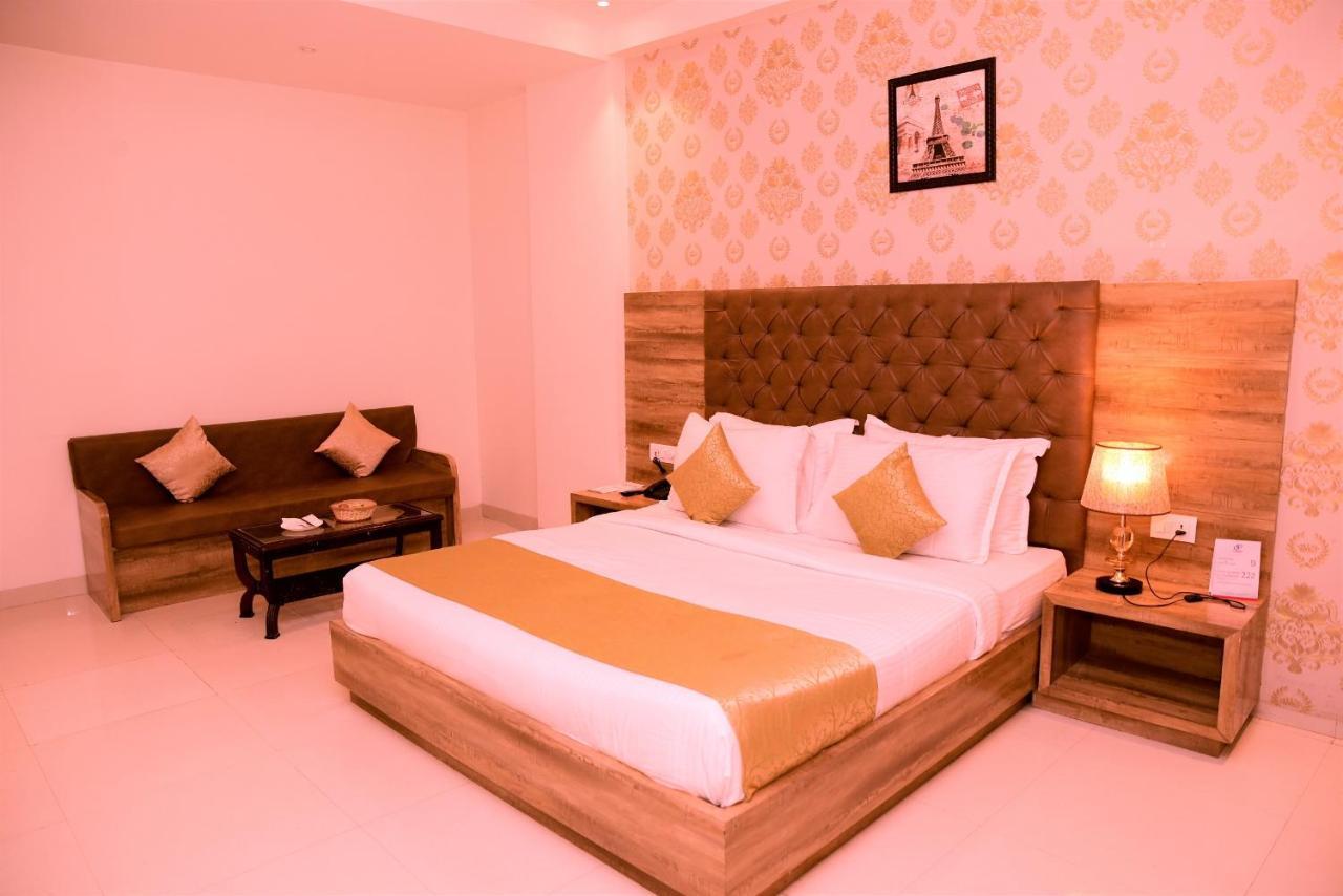 Hotel Whitepod Luxury Aerocity Delhi Airport