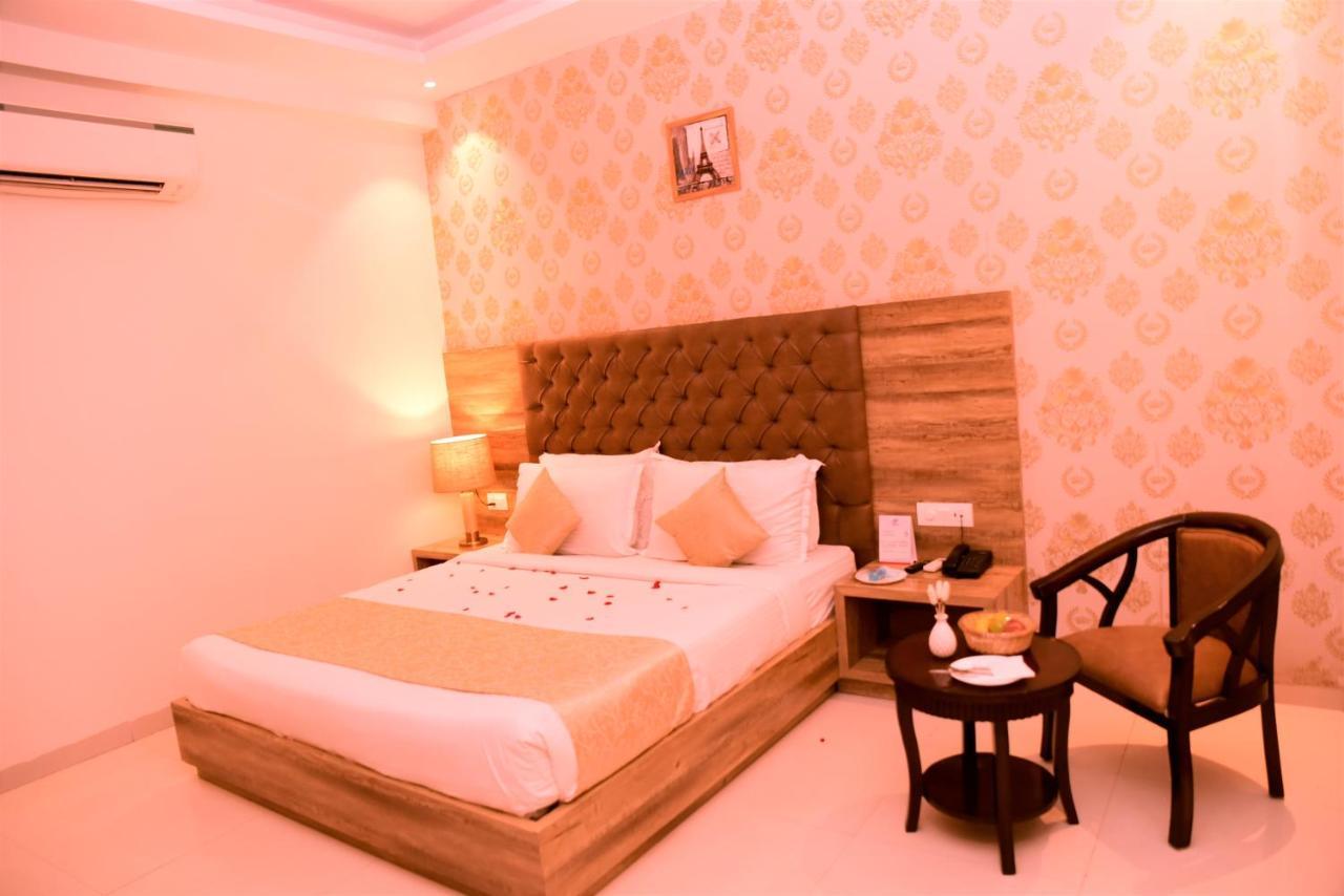 Hotel Whitepod Luxury Aerocity Delhi Airport Nova Deli
