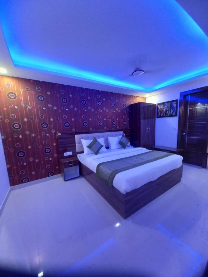 Hotel Festival Mahipalpur Delhi Airport - Near Delhi Aerocity Hotel New Delhi