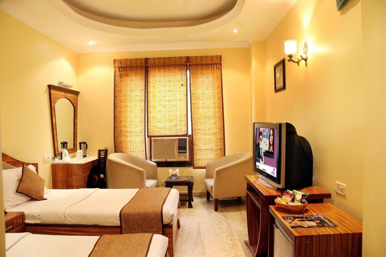 Hotel Tjs Grand