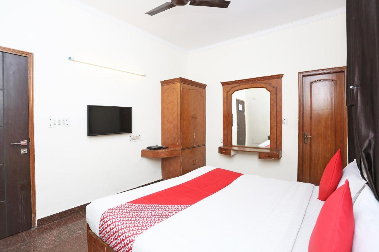 Oyo 8188 Vardhmaan Delhi (National Capital Territory of India)